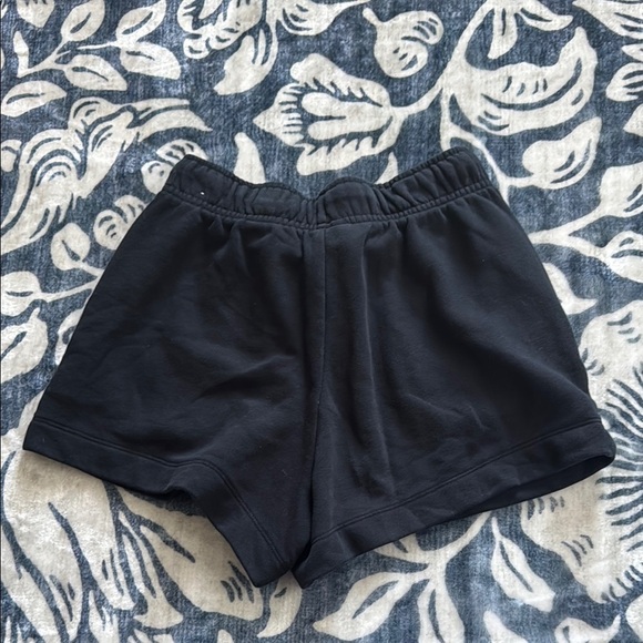 Nike Black Athletic Shorts Soft Elastic Fit - Picture 5 of 5